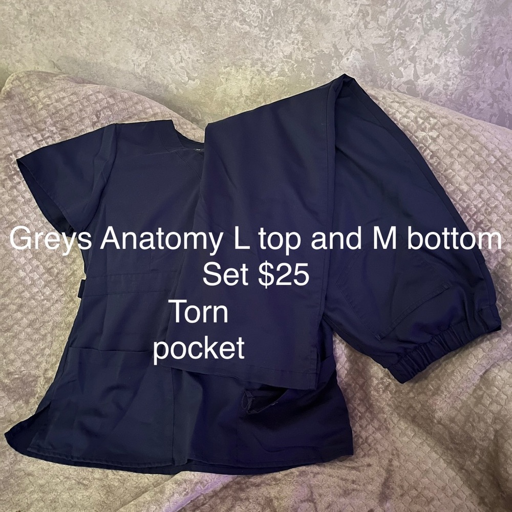 Greys anatomy scrub set size L top and M bottom